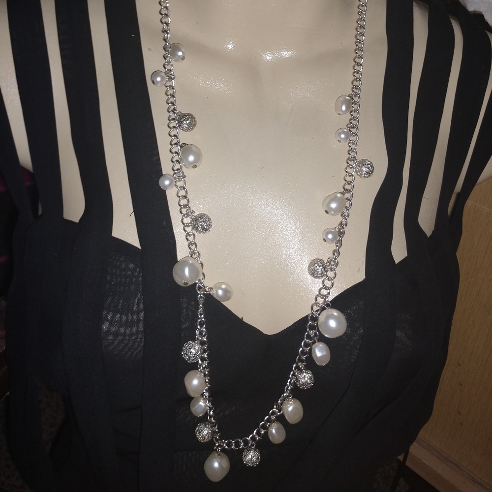 📿Silver and pearl necklace